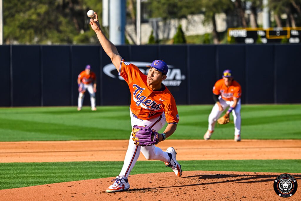 Clemson pitcher Aidan Knaak pictching.